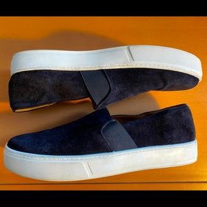 VINCE -blk suede almond toe flat slide on loafer